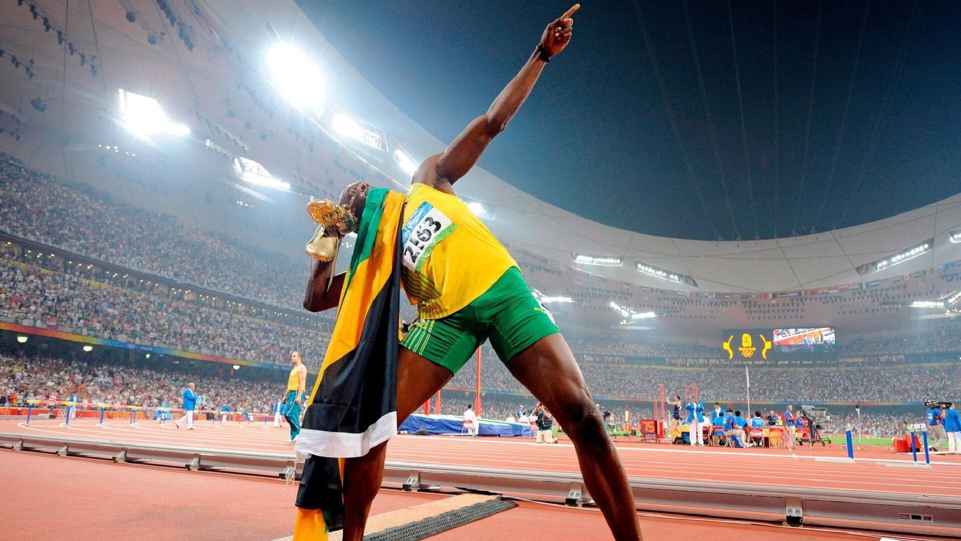 德甲：拜仁4-2战胜多特蒙德，莱万完成帽子戏法，欧冠拜仁莱万受伤