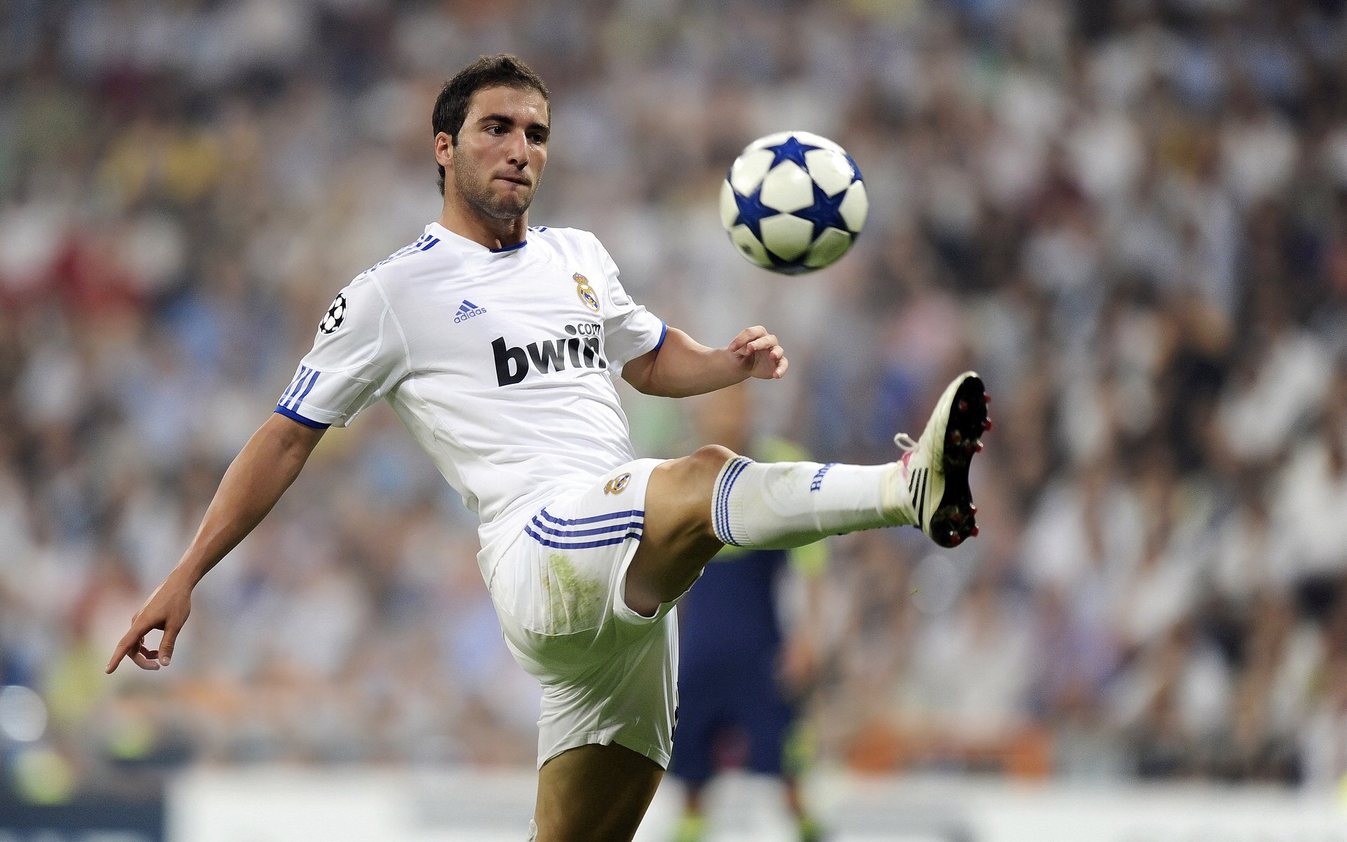 开云网站-“法国足球争霸战：豪门争锋，悬念不断”，搜索法国足球